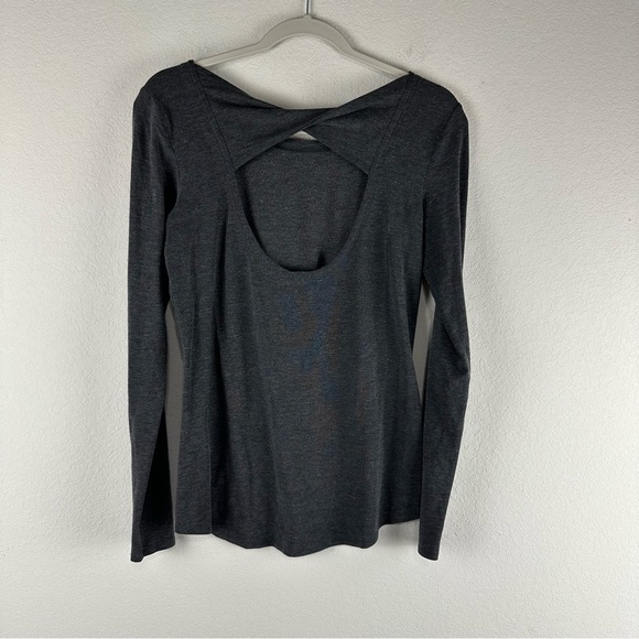 Athleta Gray Twist Keyhole Back Flexlight Athleisure Long Sleeve Top Size XS - Picture 3 of 6